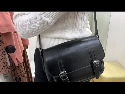 ❤️ Javna masturbacija mlade kujice FeralBerry s dildom u sobi za mjerenje ❤️❌ Samo porno kod nas ﹏