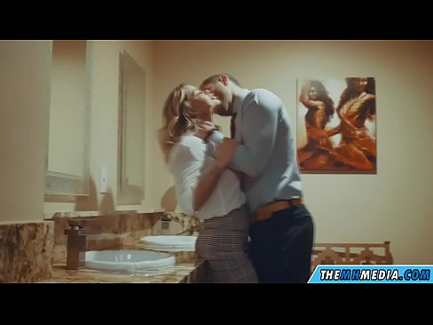 ❤️ Kad te prsata plavuša zavede u javnom zahodu ❤️❌ Samo porno kod nas ﹏